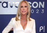 RHOC明星Vicki Gunvalson在肺炎误诊后暴露了近乎致命的败血症感染